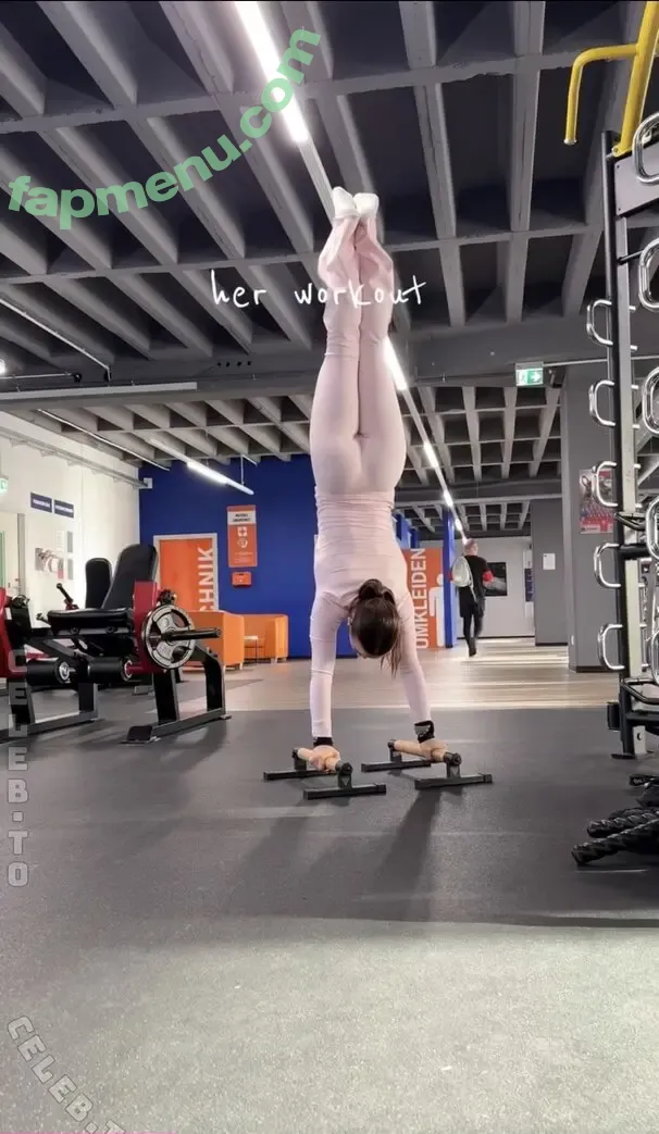 Sophiia.ugc nude photo #0060 (Sophiia.ugc)