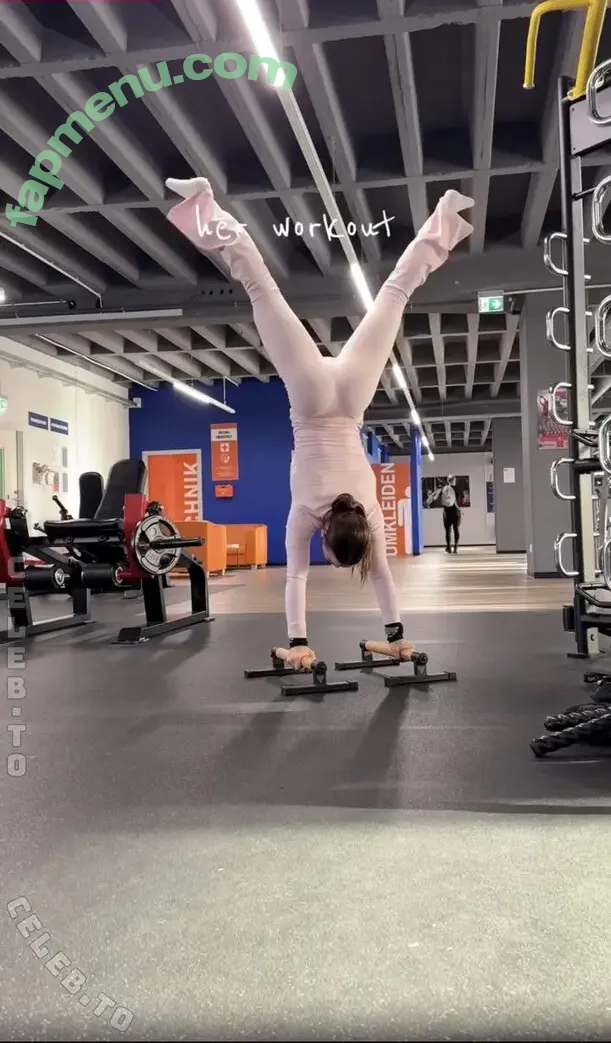 Sophiia.ugc nude photo #0061 (Sophiia.ugc)