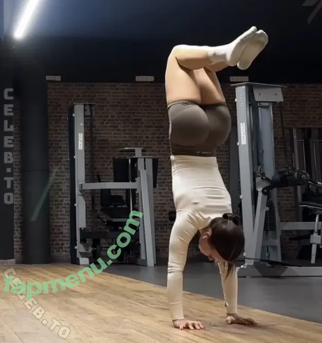 Sophiia.ugc nude photo #0072 (Sophiia.ugc)