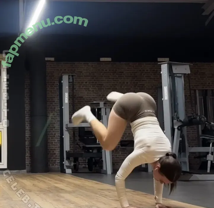 Sophiia.ugc nude photo #0074 (Sophiia.ugc)