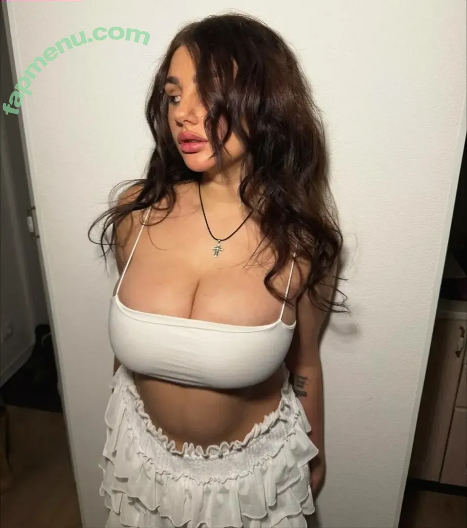 Soska_117 nude photo #0034 (Milk Meme Girl / cybersoska / karina_kostina_27)