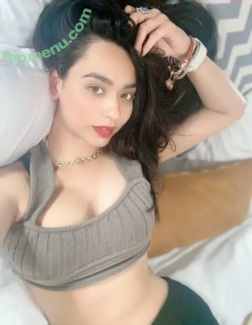 Soundarya Sharma nude photo #0007 (Soundarya Sharma)