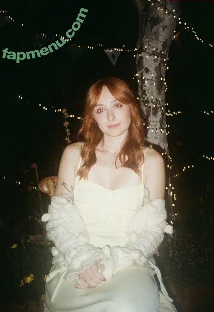 Soupforeloise nude photo #0126 (help)