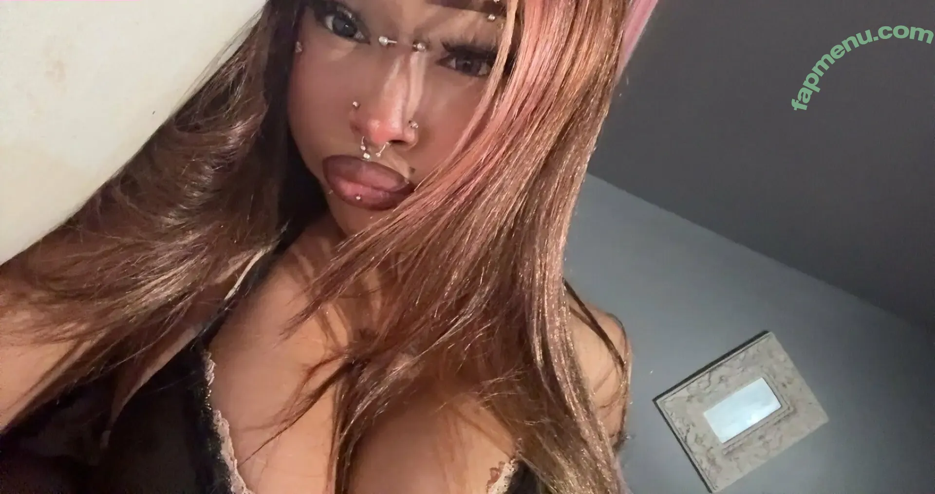 spendforlayla nude photo #0018 (dominatrix908 / laurenbrown.beauty / princesslayla7 / princessplat12)