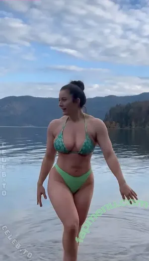 Squatilia nude photo #0010