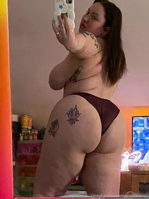 squishkween / the.squish.queen nude photo #0025