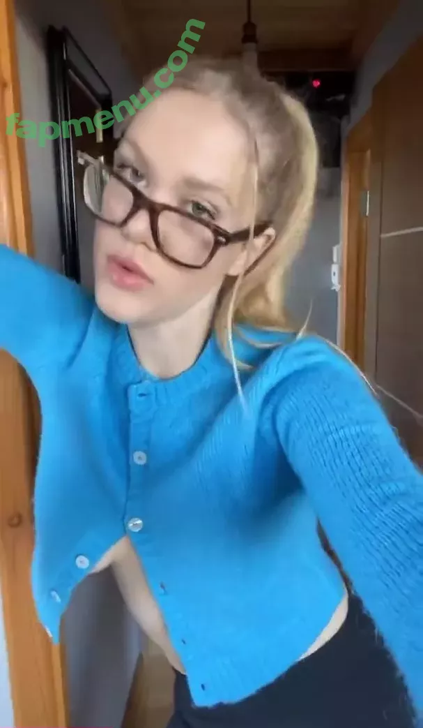 sserelyereli nude photo #0001 (sserelyereli)
