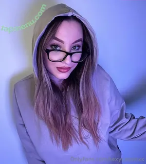 sssexycassieee / cassieee.ss nude photo #0026