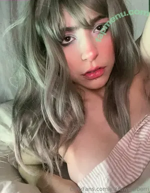sstrawwwberri / sstrawberrin nude photo #0011