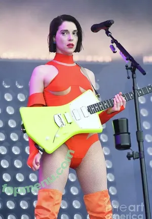 St Vincent / Annie Erin Clark / st_vincent nude photo #0195