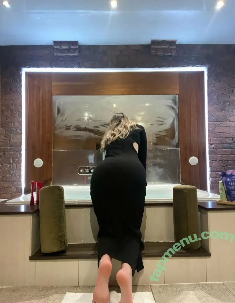 Stacey Lodge nude photo #0041 (LexieM1611 / staceylodge_)