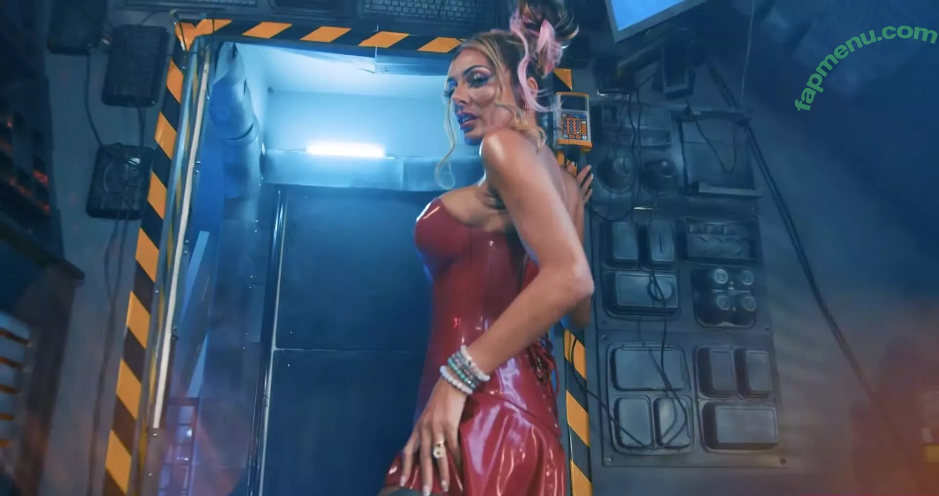 Stacey Saran nude photo #0043 (stacey.saran / staceysaranxxx)