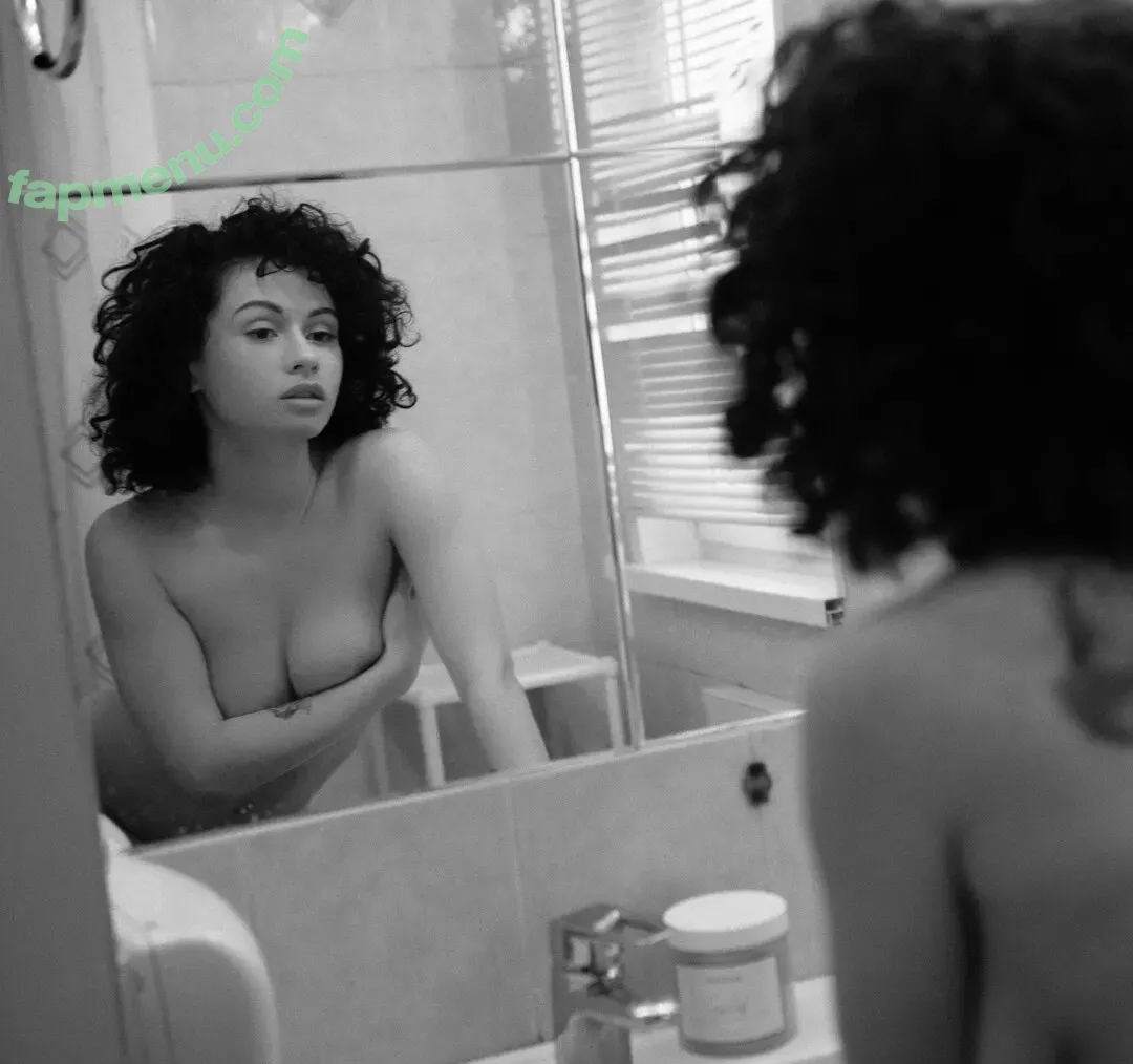 Stacy Bloom nude photo #0048 (StacyInBl00m / itstacybloom)