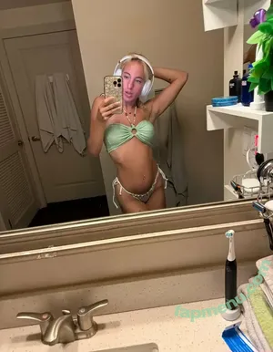 stassiehub / stassielilbae nude photo #0021