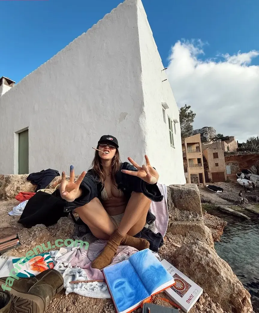 Stefanie Giesinger nude photo #0530 (stefaniegiesinger / steffi_gie / steffigiesinger)