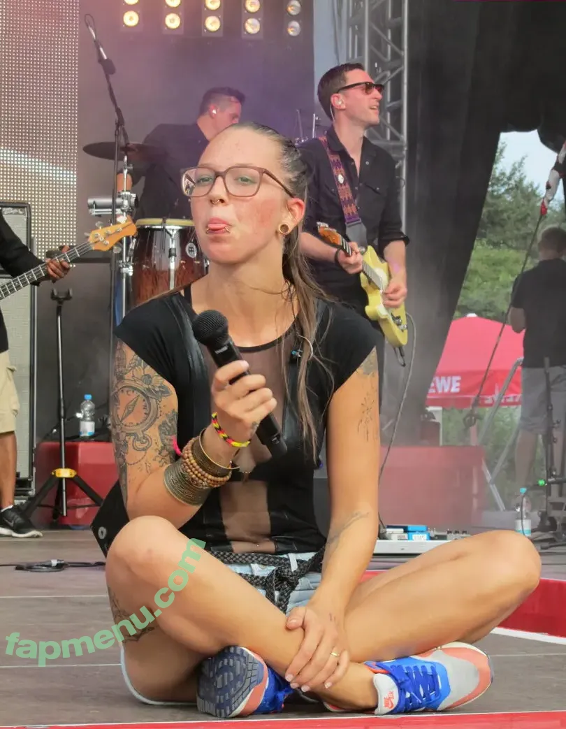 Stefanie Heinzmann nude photo #0011 (stefanieheinzmann)