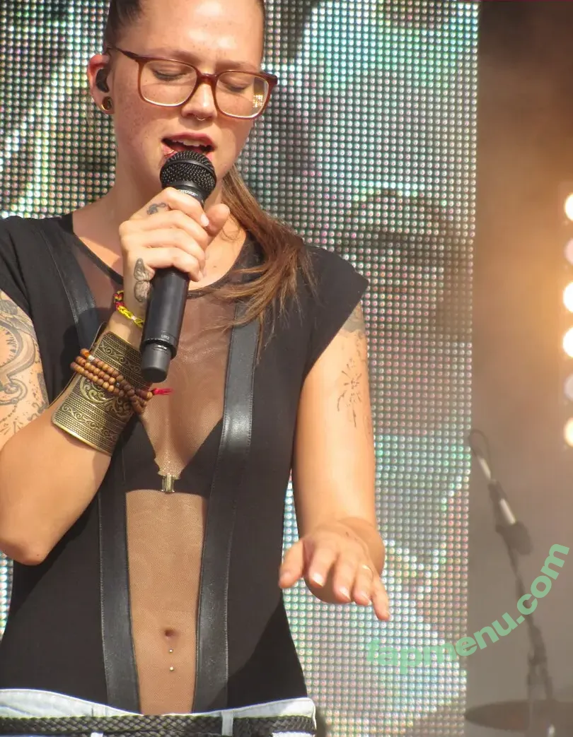 Stefanie Heinzmann nude photo #0021 (stefanieheinzmann)