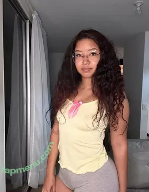 stefanysal / stefania.salinas nude photo #0024