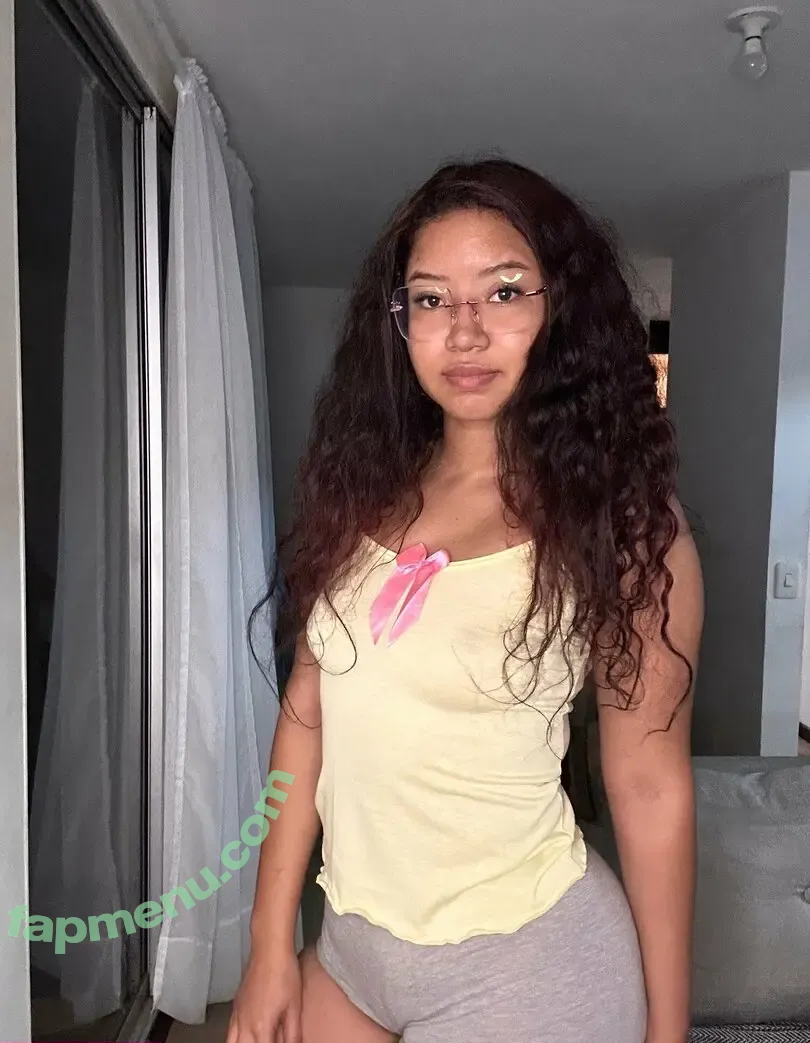 stefanysal nude photo #0024 (stefania.salinas)