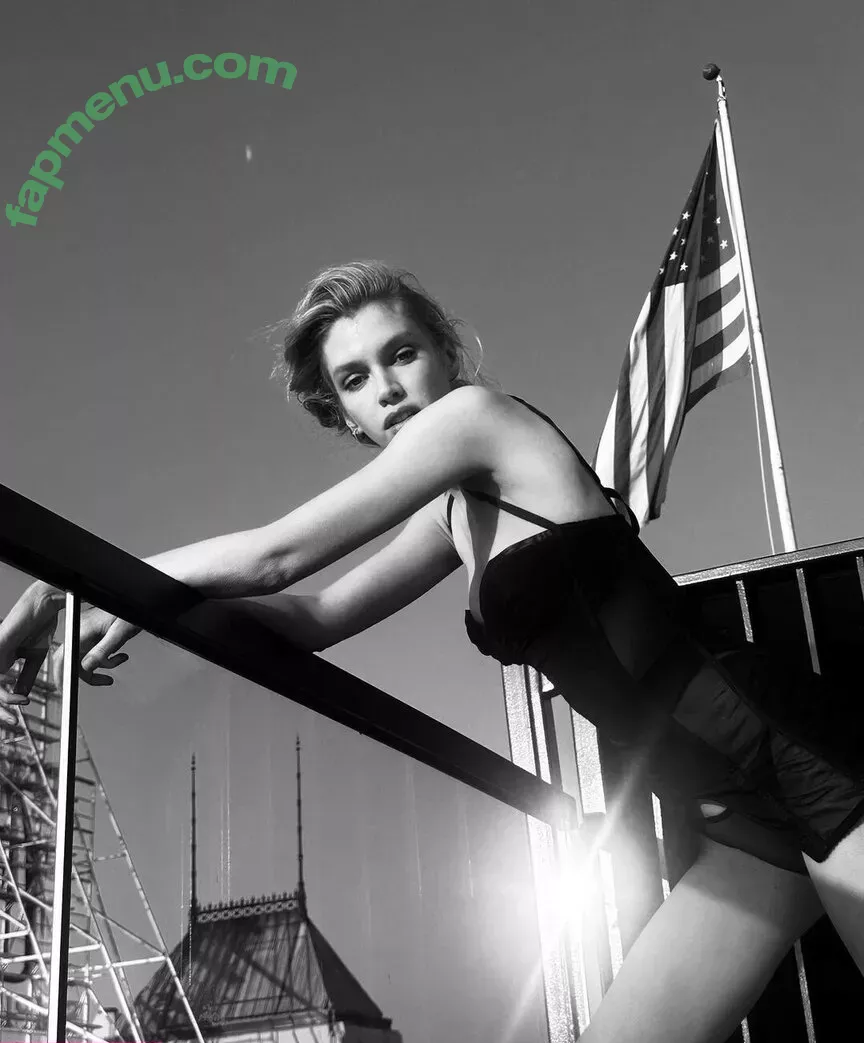 Stella Maxwell nude photo #0633 (stellamaxwell)