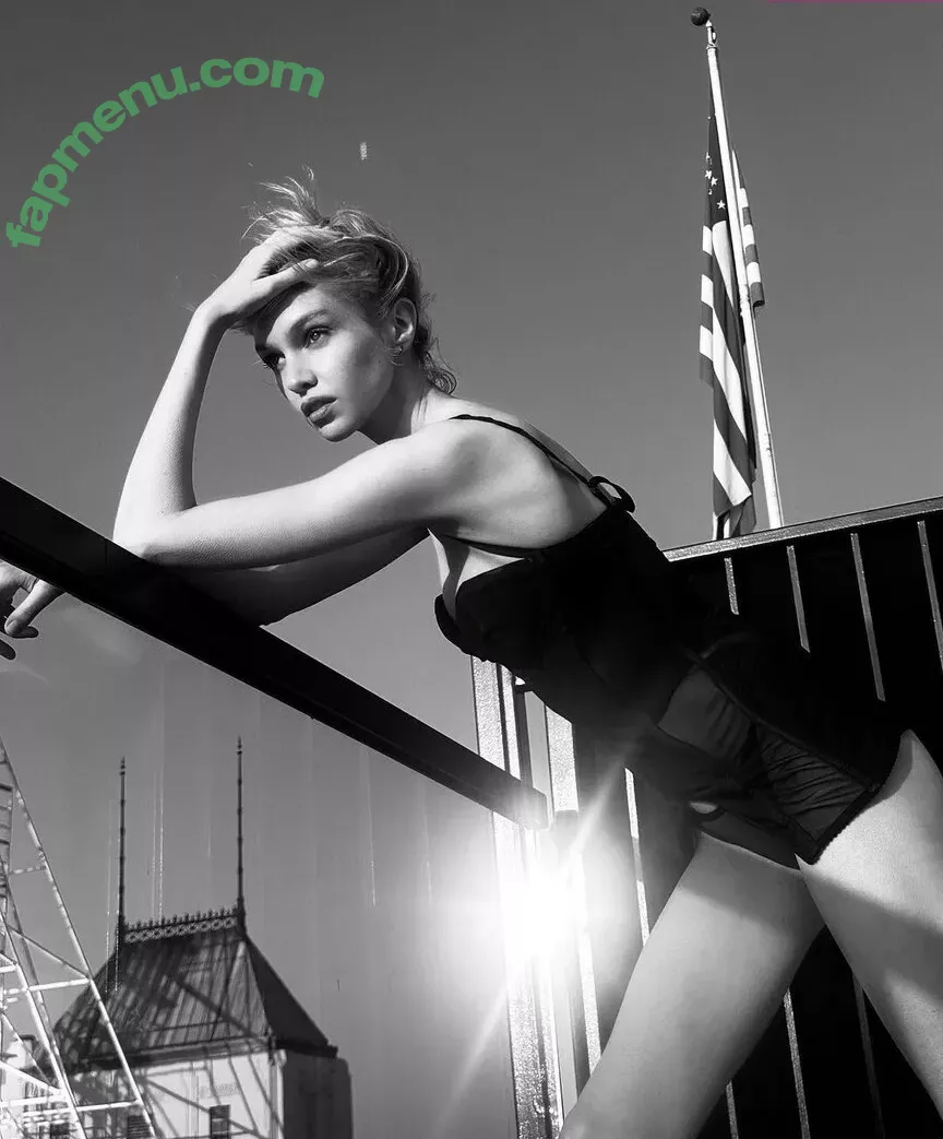 Stella Maxwell nude photo #0636 (stellamaxwell)