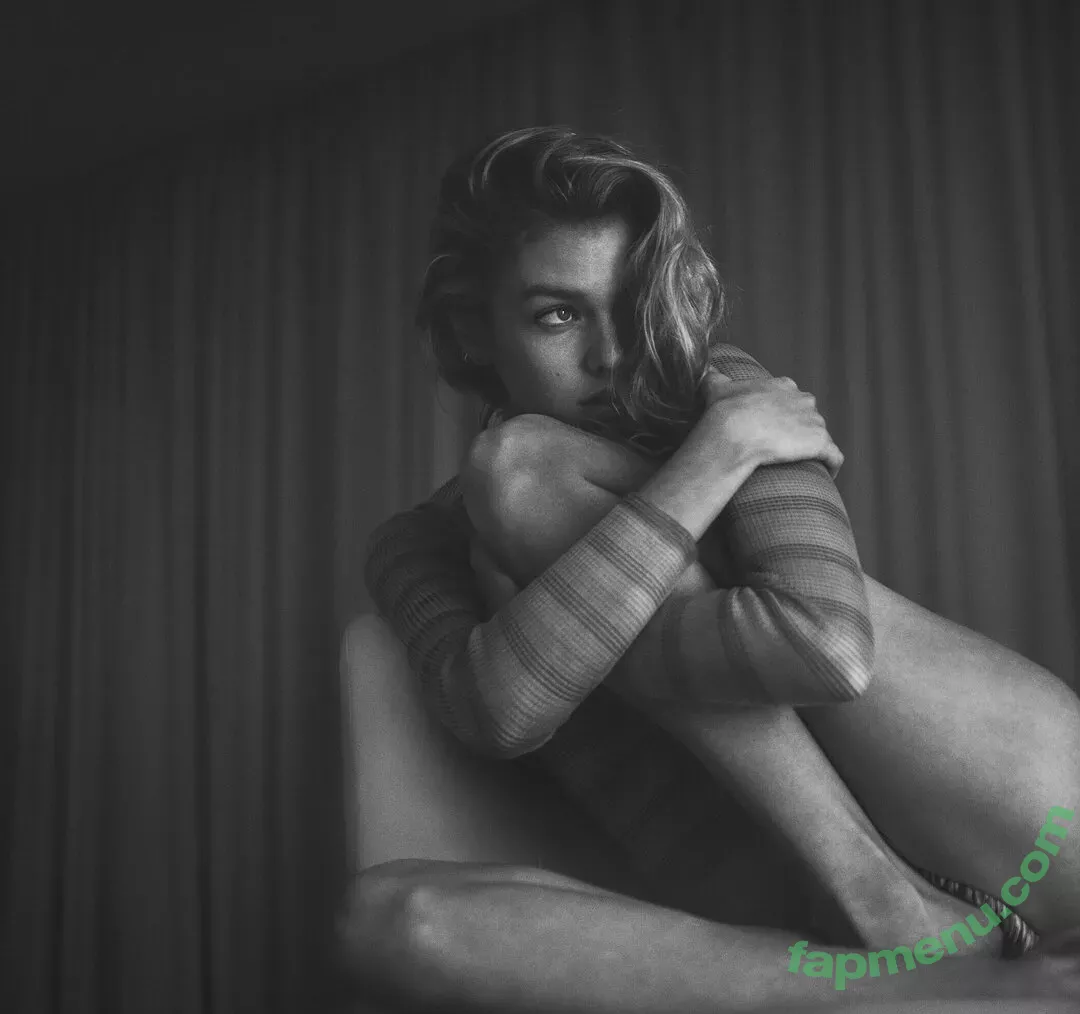 Stella Maxwell nude photo #0758 (stellamaxwell)