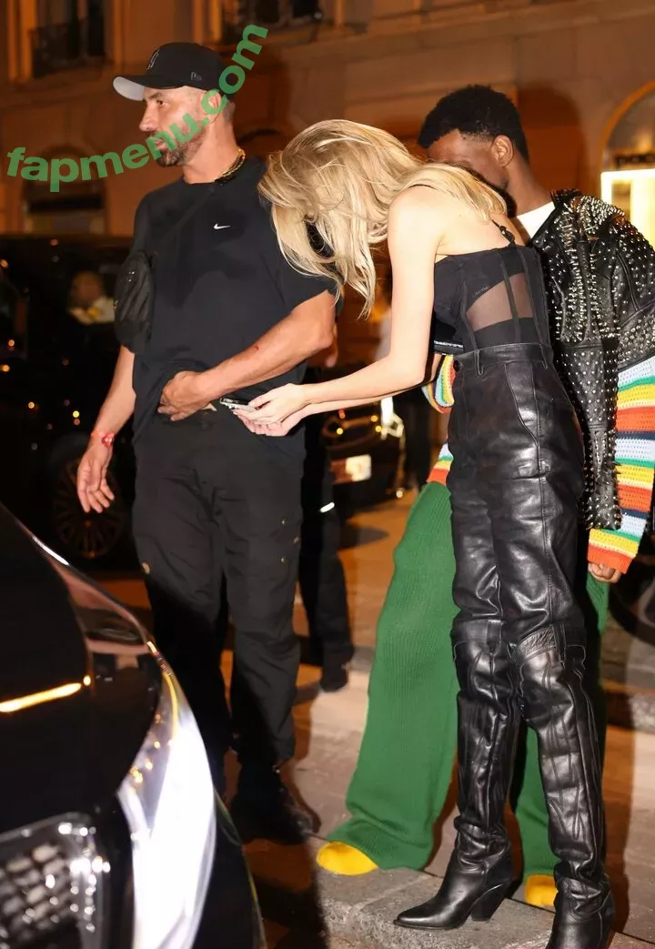 Stella Maxwell nude photo #0867 (stellamaxwell)