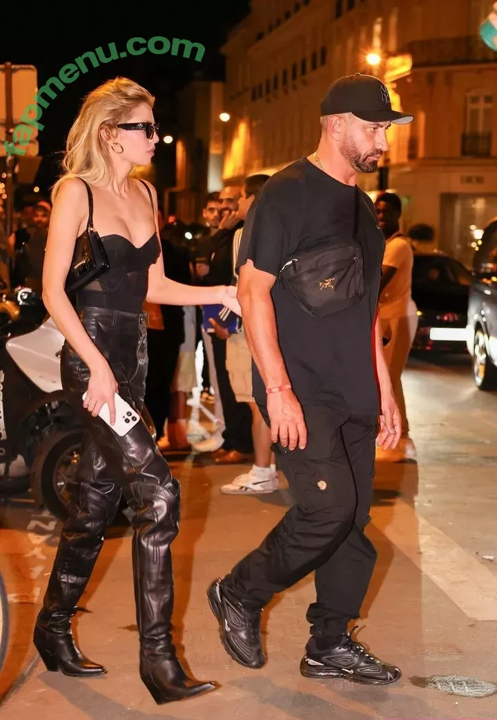 Stella Maxwell nude photo #0869 (stellamaxwell)