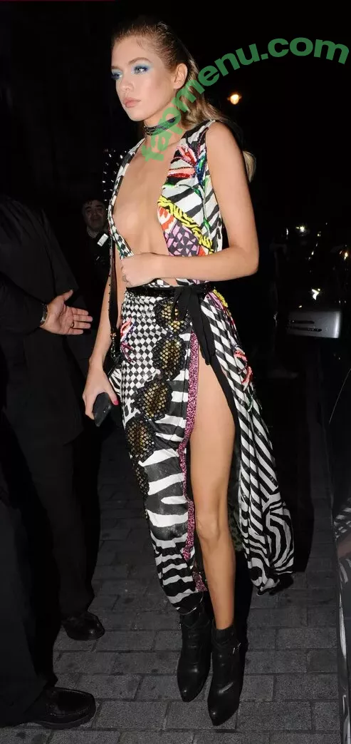 Stella Maxwell nude photo #0920 (stellamaxwell)