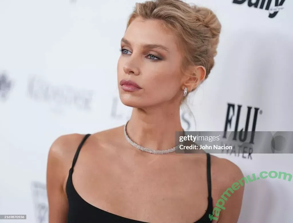 Stella Maxwell nude photo #0945 (stellamaxwell)