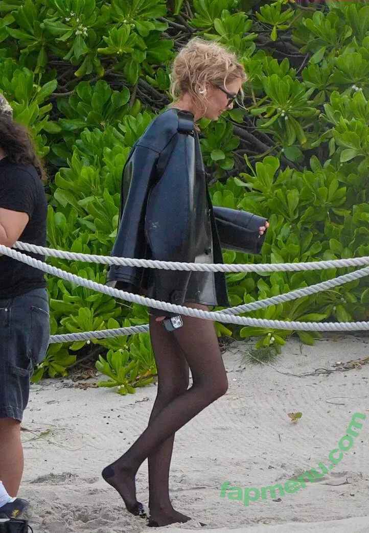 Stella Maxwell nude photo #0957 (stellamaxwell)