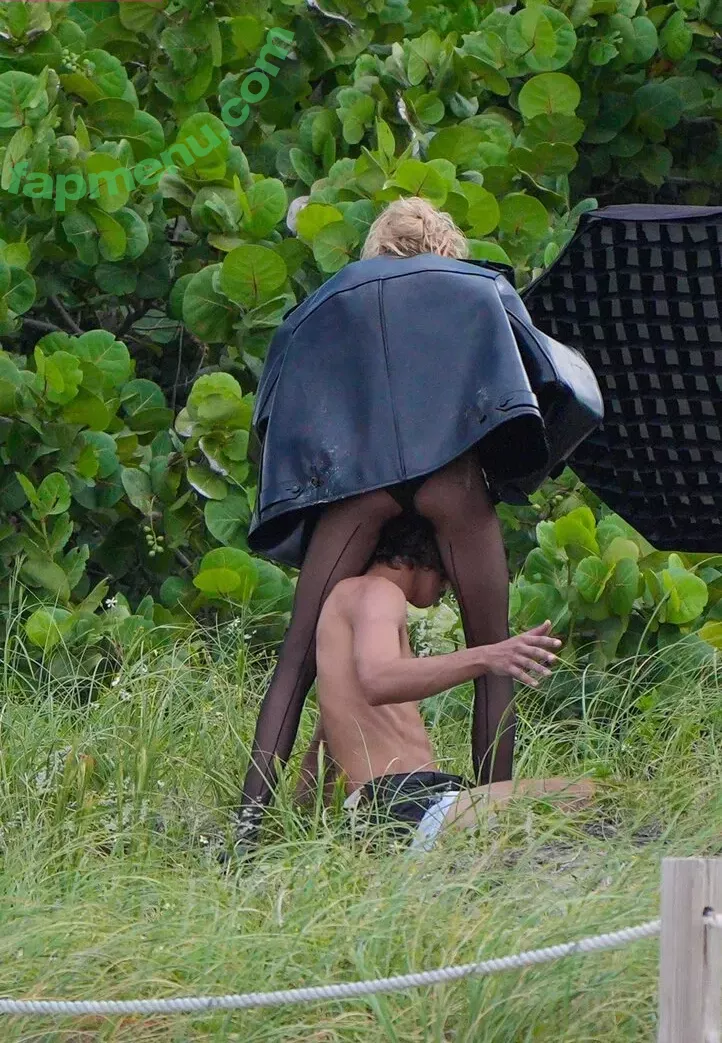 Stella Maxwell nude photo #0961 (stellamaxwell)