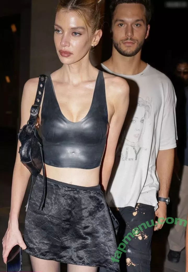 Stella Maxwell nude photo #0971 (stellamaxwell)