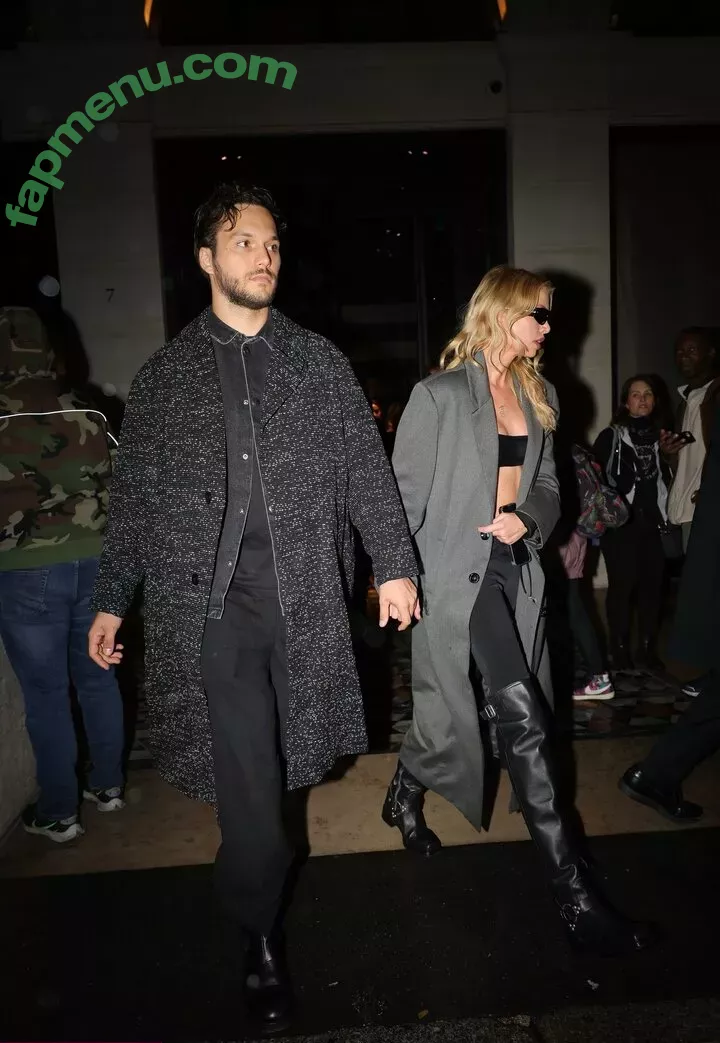 Stella Maxwell nude photo #0980 (stellamaxwell)