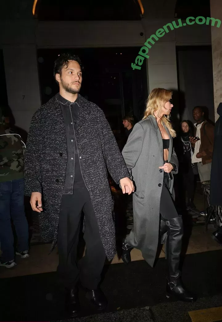 Stella Maxwell nude photo #0981 (stellamaxwell)