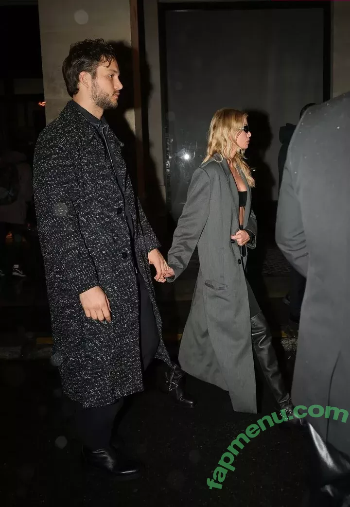 Stella Maxwell nude photo #0983 (stellamaxwell)