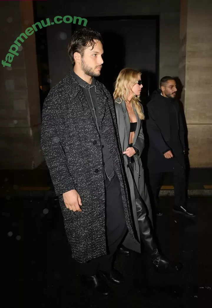 Stella Maxwell nude photo #0985 (stellamaxwell)