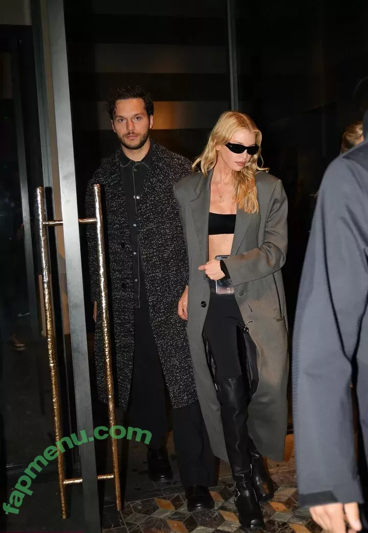 Stella Maxwell nude photo #0987 (stellamaxwell)