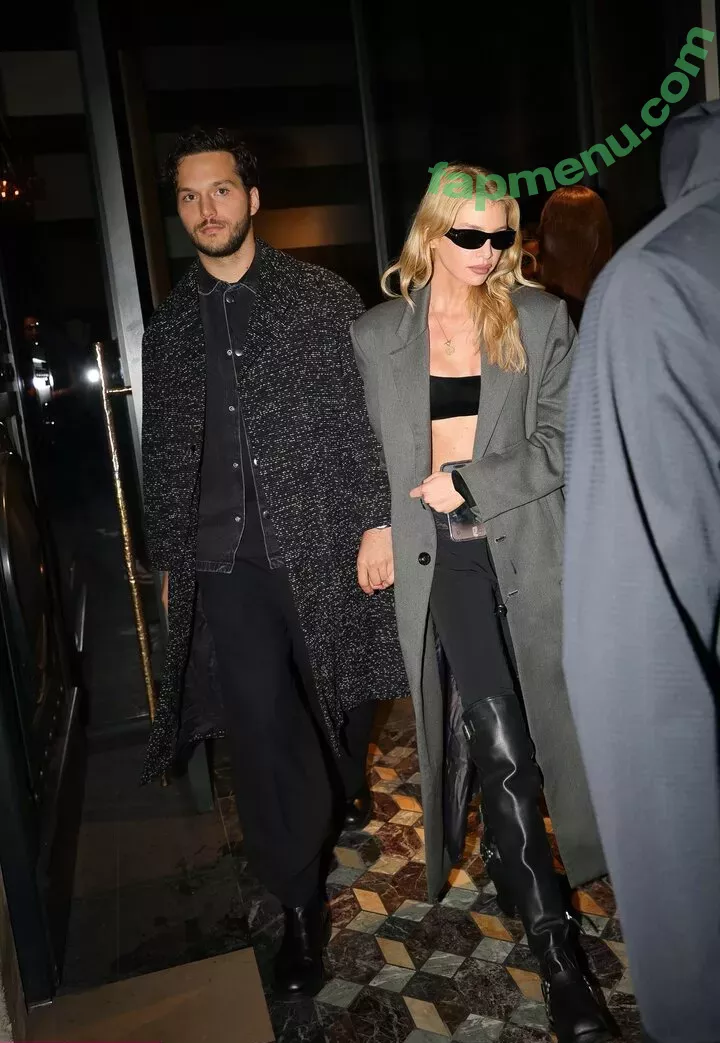 Stella Maxwell nude photo #0992 (stellamaxwell)