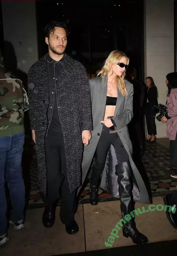 Stella Maxwell nude photo #0995 (stellamaxwell)