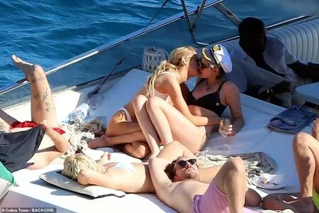 Stella Maxwell / stellamaxwell nude photo #1112