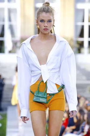 Stella Maxwell / stellamaxwell nude photo #1190