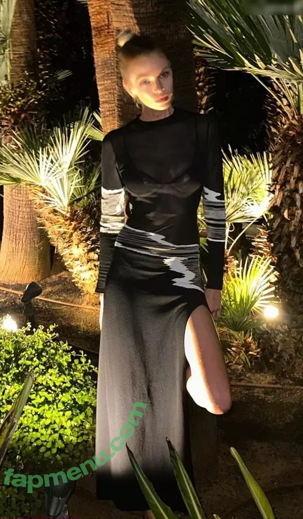 Stella Maxwell nude photo #1005 (stellamaxwell)