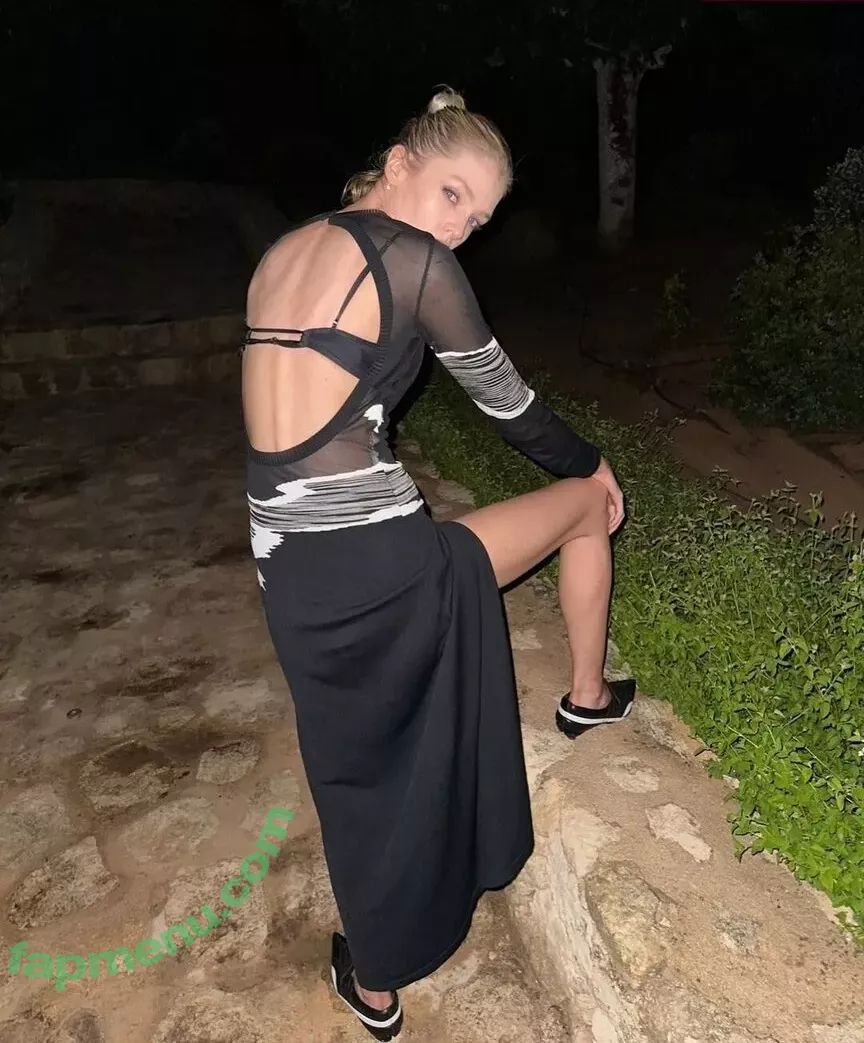 Stella Maxwell nude photo #1008 (stellamaxwell)