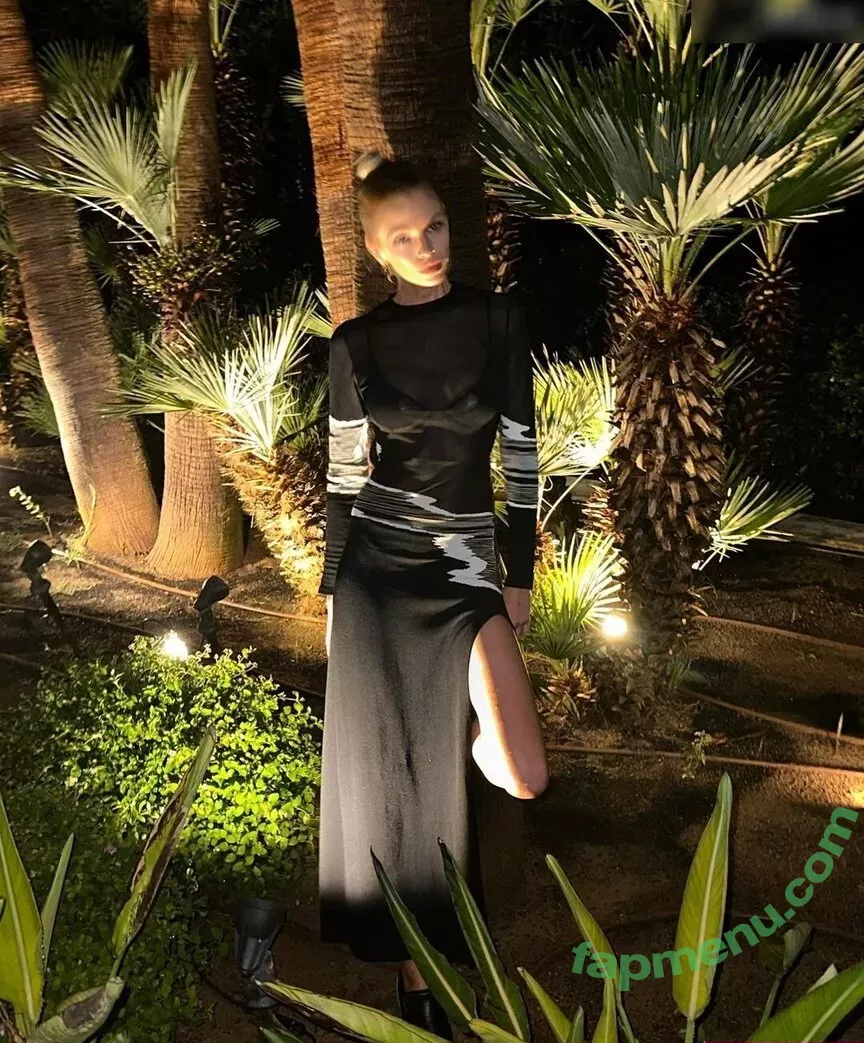 Stella Maxwell nude photo #1009 (stellamaxwell)