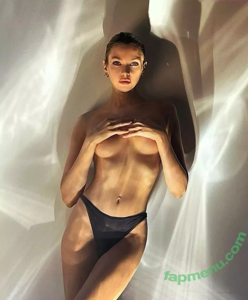 Stella Maxwell nude photo #1010 (stellamaxwell)