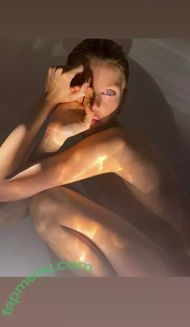 Stella Maxwell nude photo #1011 (stellamaxwell)