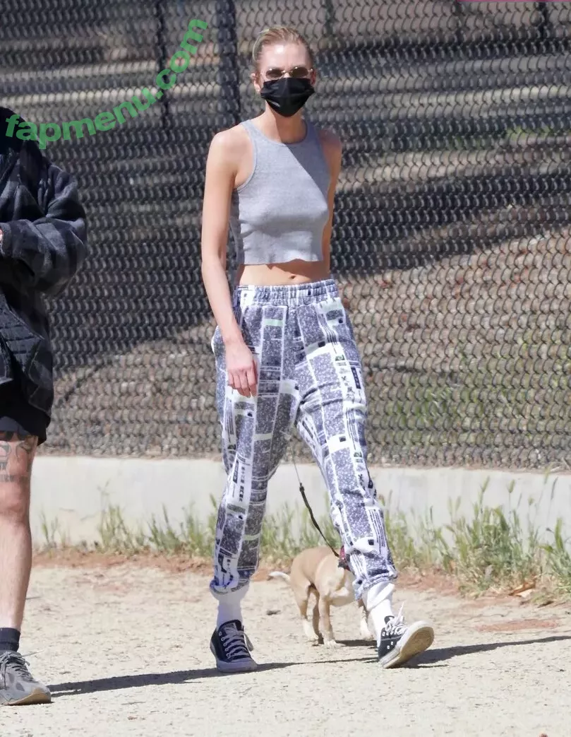 Stella Maxwell nude photo #1020 (stellamaxwell)