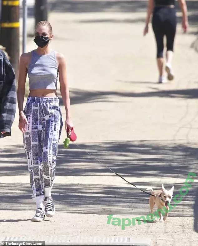 Stella Maxwell nude photo #1021 (stellamaxwell)