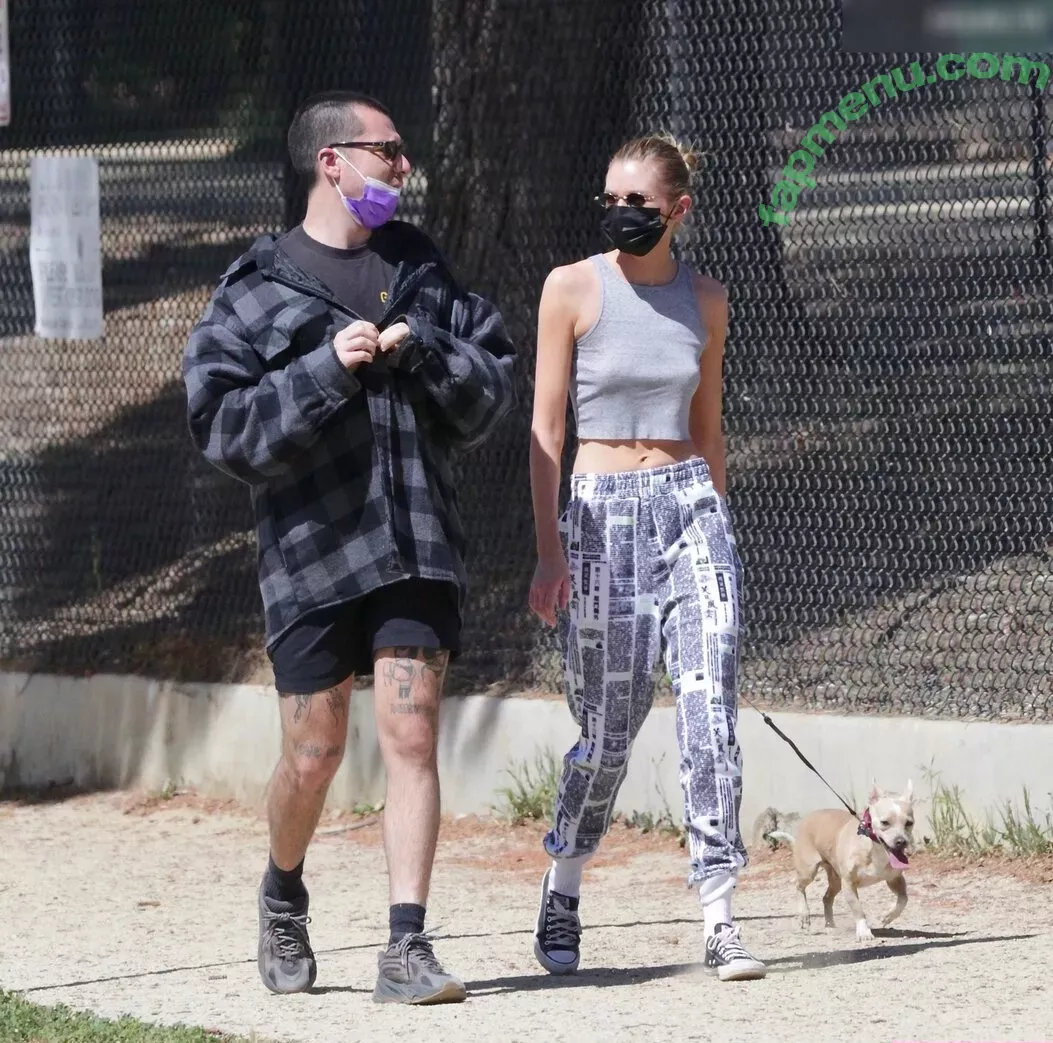 Stella Maxwell nude photo #1025 (stellamaxwell)